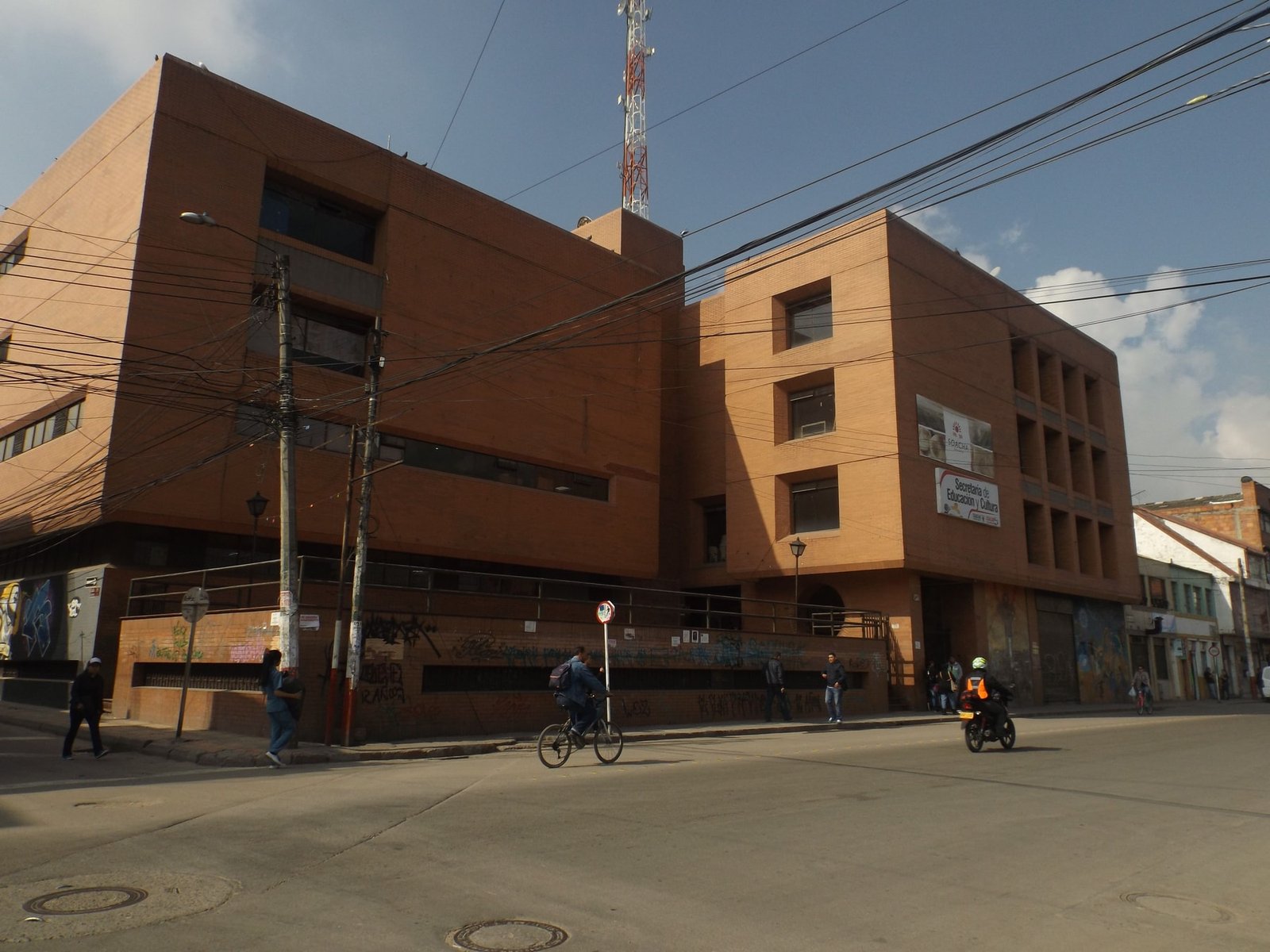 Fachada de ladrillo de la Casa de la Cultura de Soacha, en la fotografía aportada.